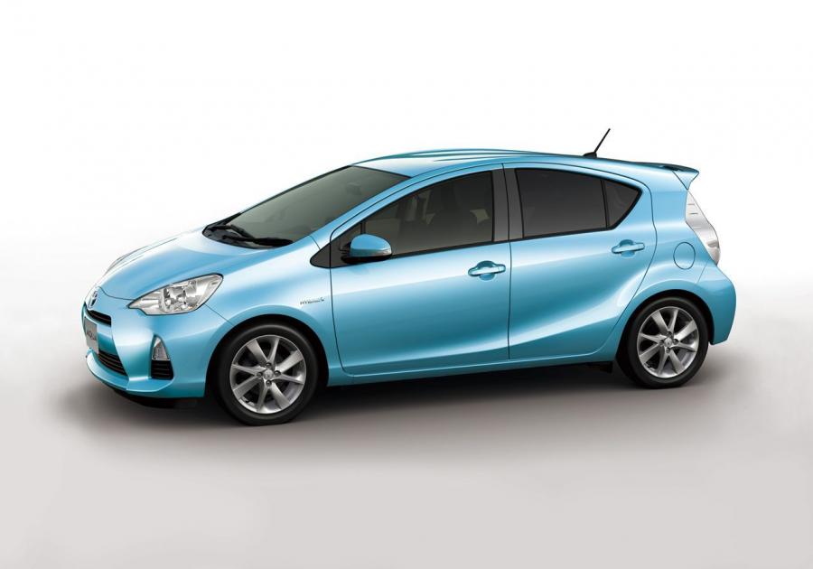  Toyota Prius C 2011 года  (фото 3 из 37)